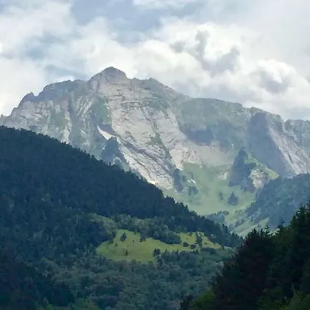Acogedor En El Corazon Del Valle דירה Les Bordes